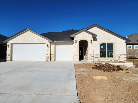 712 Golden Eagle Dr, Salado