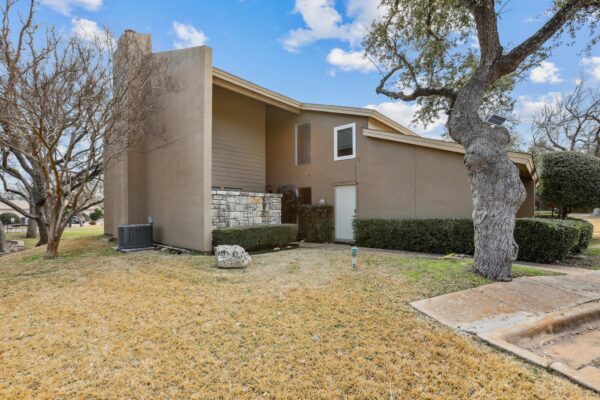 213 Lido St #N2, Lakeway