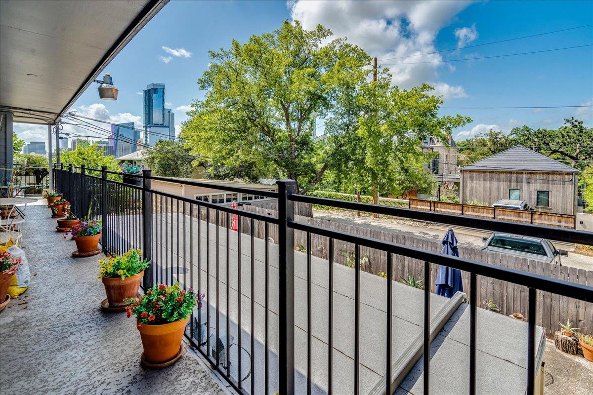1111 W 10th St #104, Austin, TX 78703