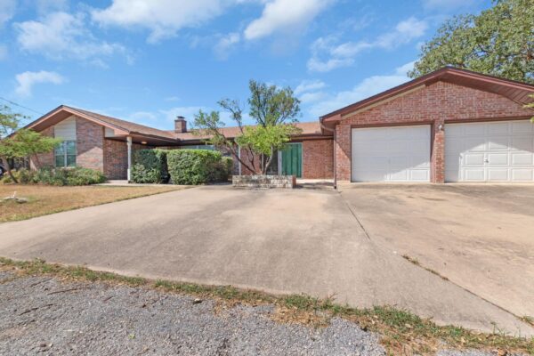 2025 Forest Trl, Kingsland