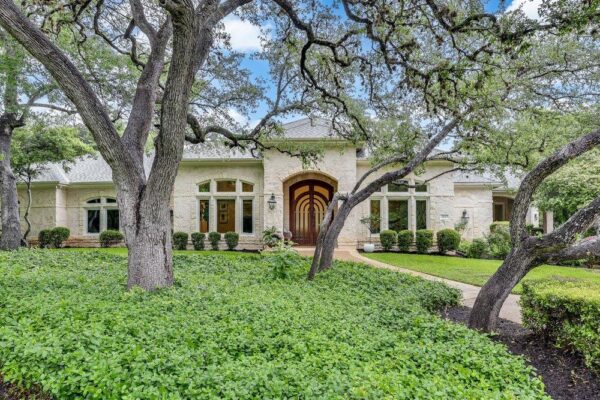 102 Wood Trl, West Lake Hills