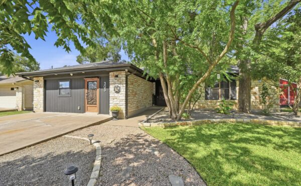 303 Pin Oak Dr, Georgetown