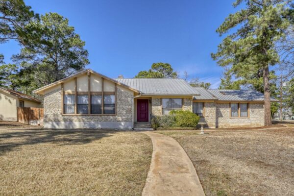 102 Lei Ct, Bastrop