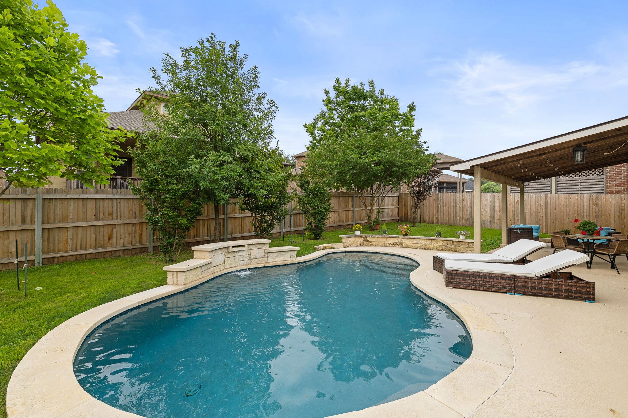 1143 Huntington Trl, Round Rock