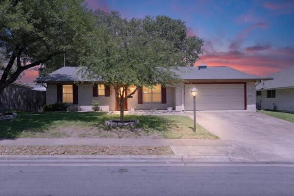 8602 Colonial Dr, Austin