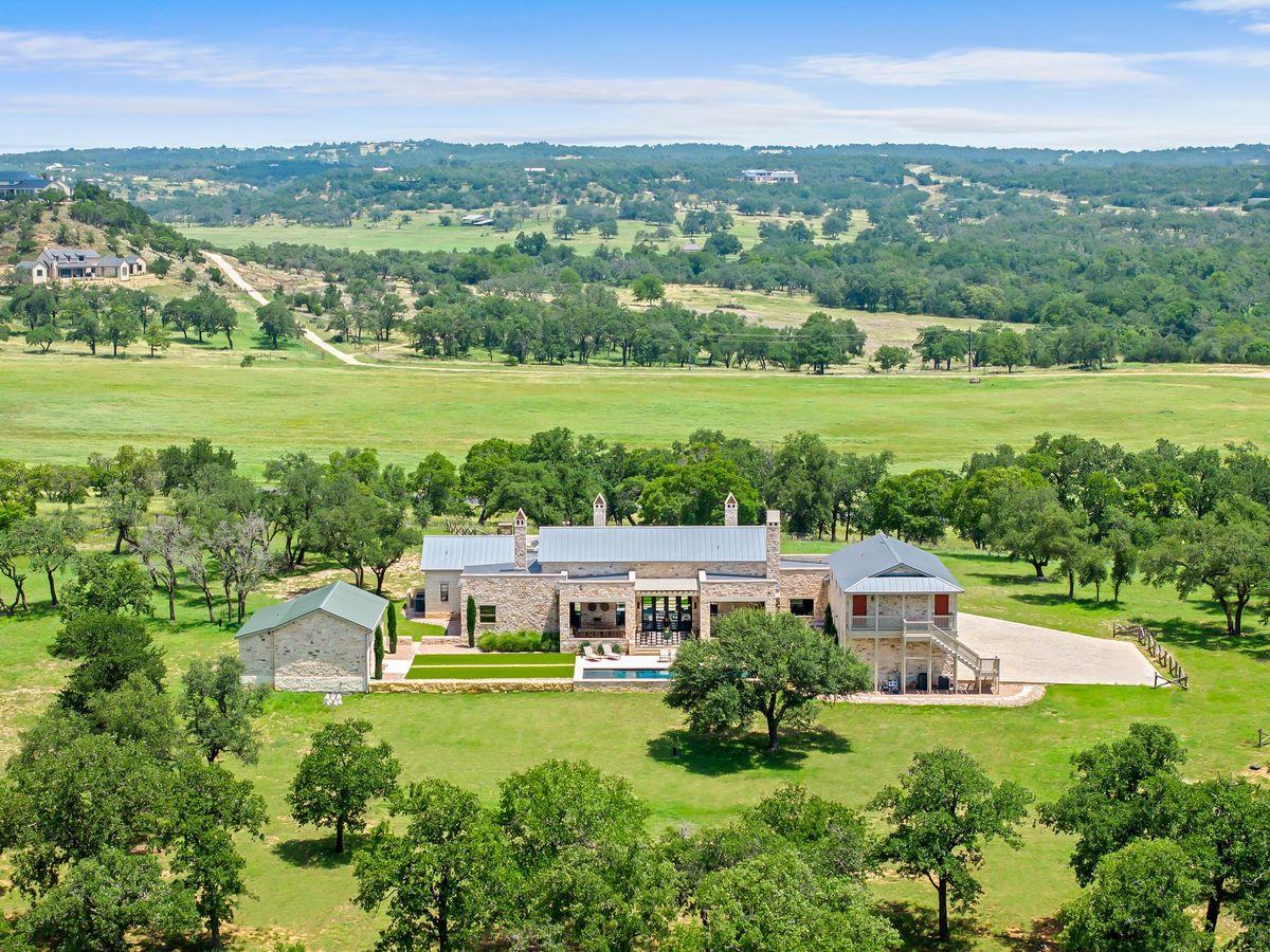 371 Achtzehn Rd, Fredericksburg, TX 78624