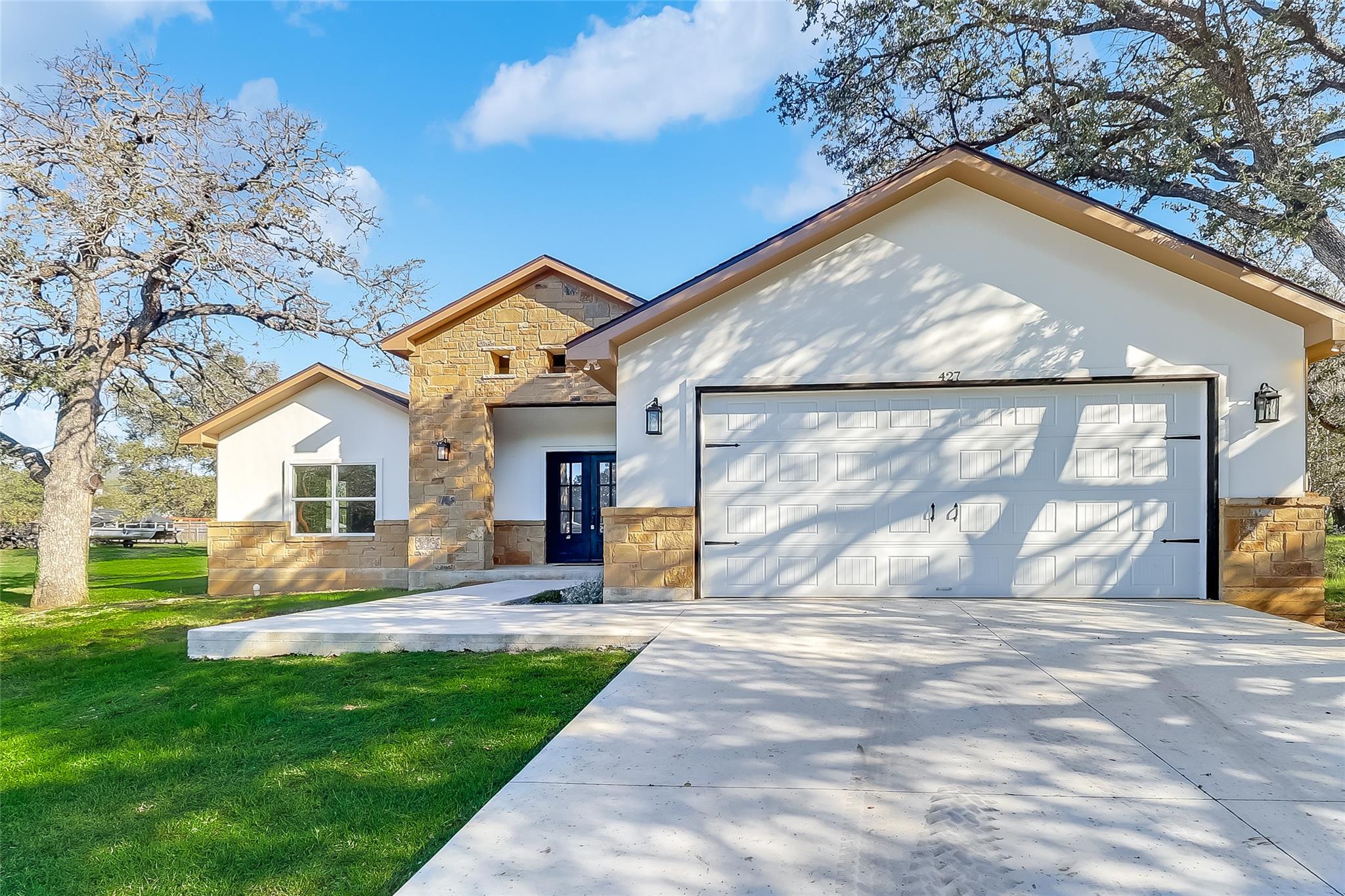 427 E Castleshoals Dr, Granite Shoals, TX 78654