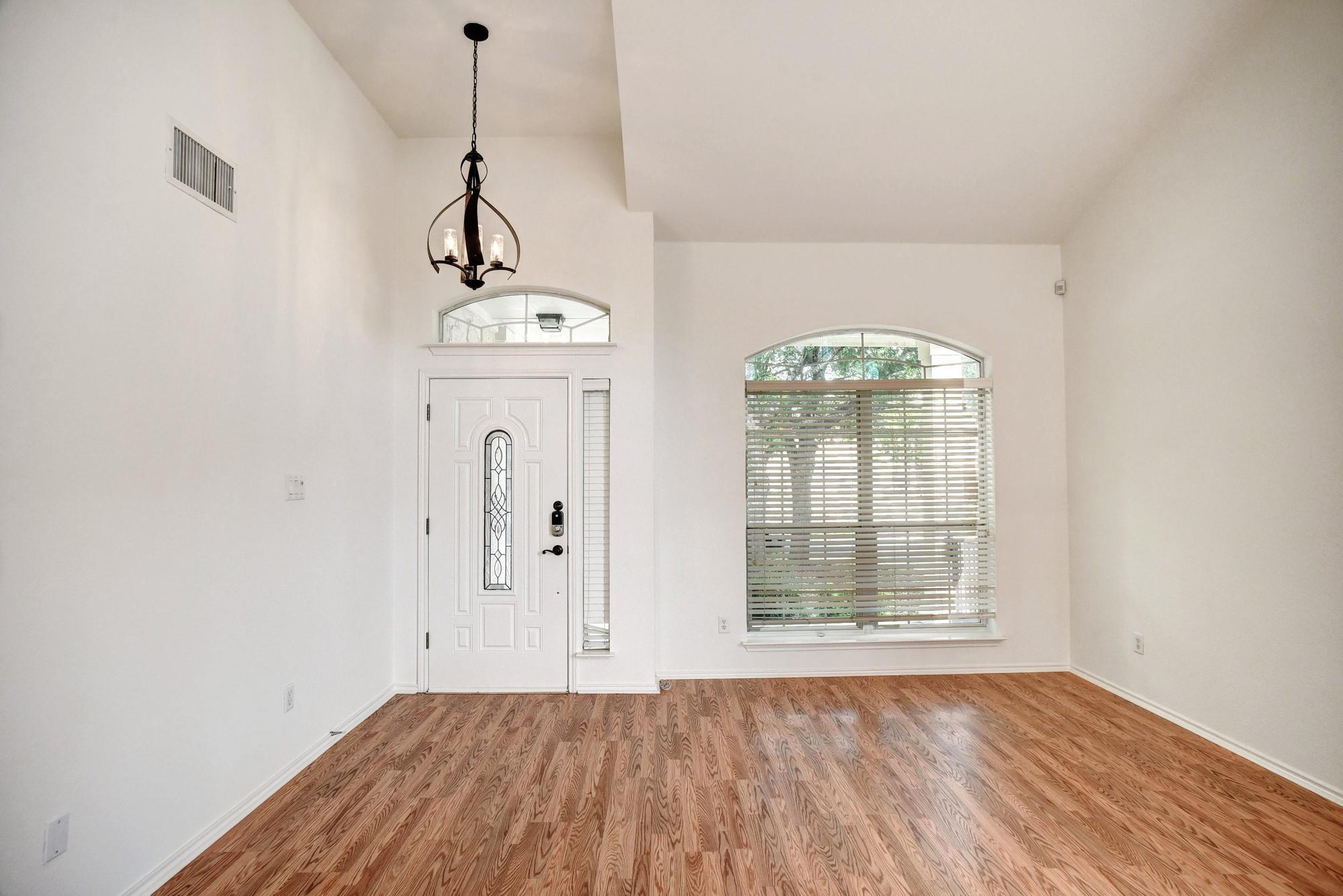 10712 Finsbury Dr, Austin, TX 78748