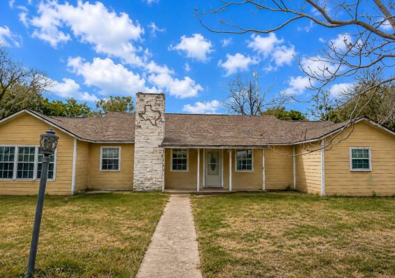3951 Fm 970 None, Florence