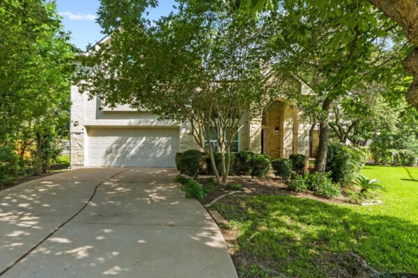 2 Muirfield Greens Ln, Lakeway