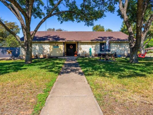 252 Meadowlakes Dr, Meadowlakes