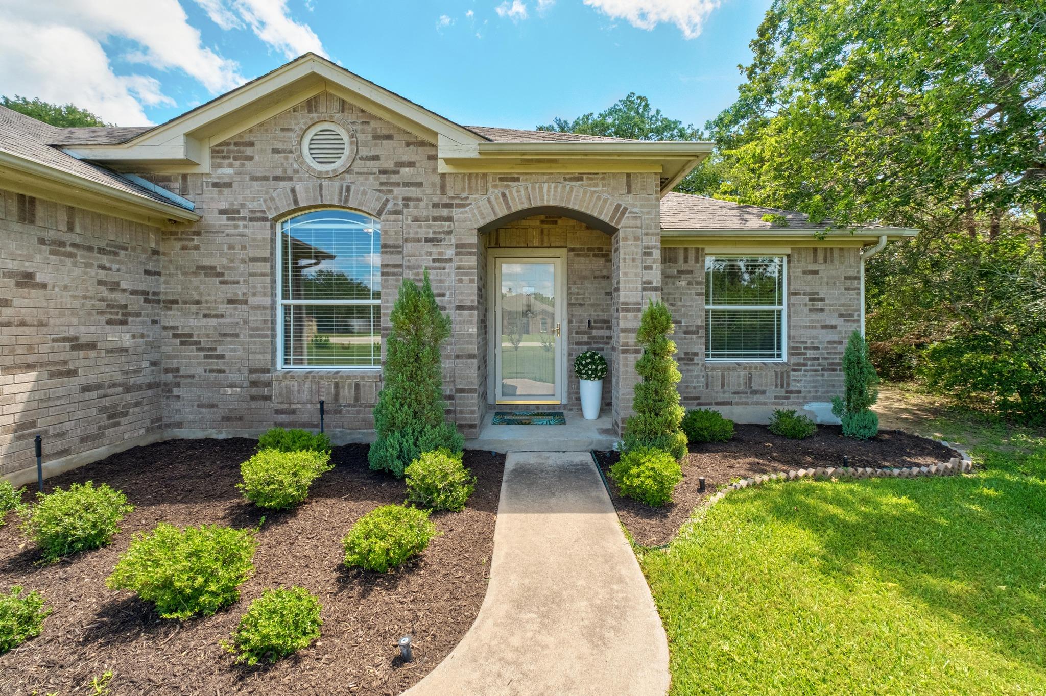 122 Litton Ln, Cedar Creek, TX 78612
