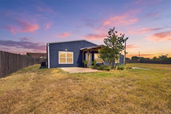 123 Escondido Dr, Del Valle