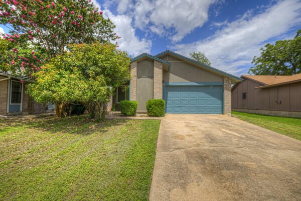 1905 Castle Gate Cir, San Marcos