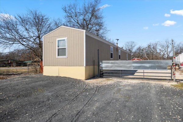 341 SW Front St, Bartlett