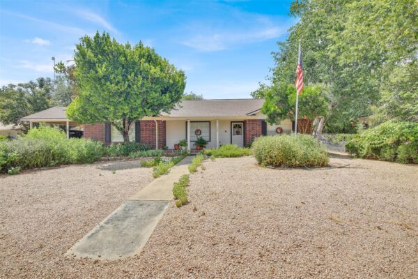 107 Taylor Dr, Spicewood