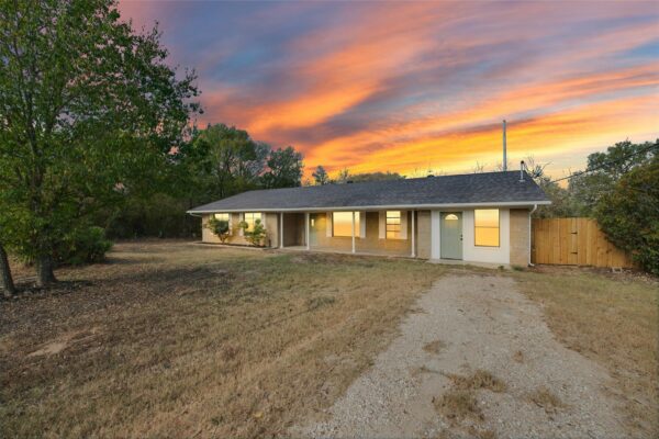 122 Blanket Flower Dr, Bastrop