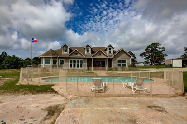 118 Saddle Ct, Bastrop