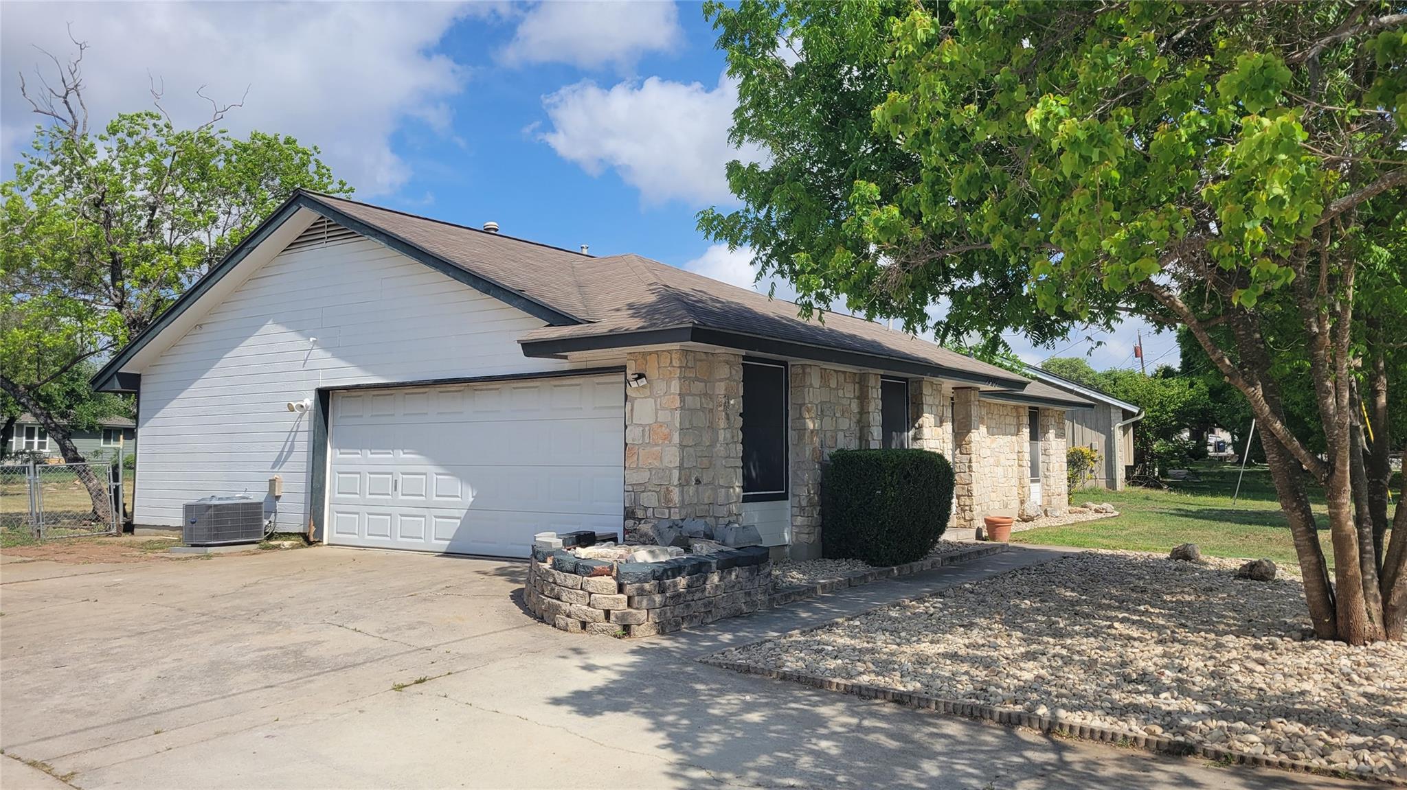 1903 Londonderry Dr, Leander