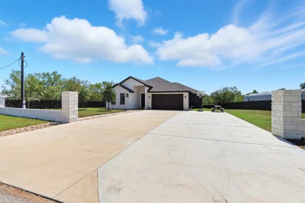 195 Blushing Dr, Cedar Creek