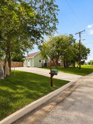 395 Willow Ave, Luling