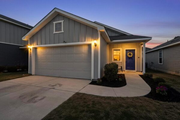 429 Stone Water Ln, Jarrell