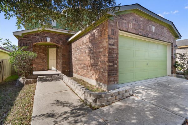 5608 Sunday Silence Dr, Del Valle