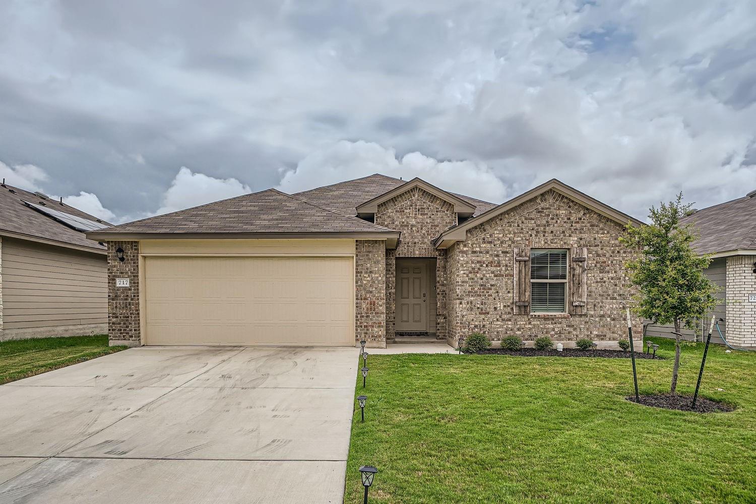 717 Taggart Trl, Jarrell, TX 76537