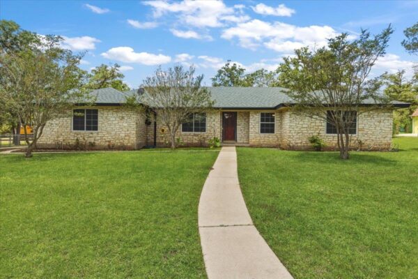 250 Hickory Dr, Elgin