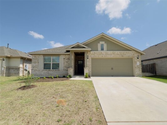 132 Periwinkle Ln, Bastrop