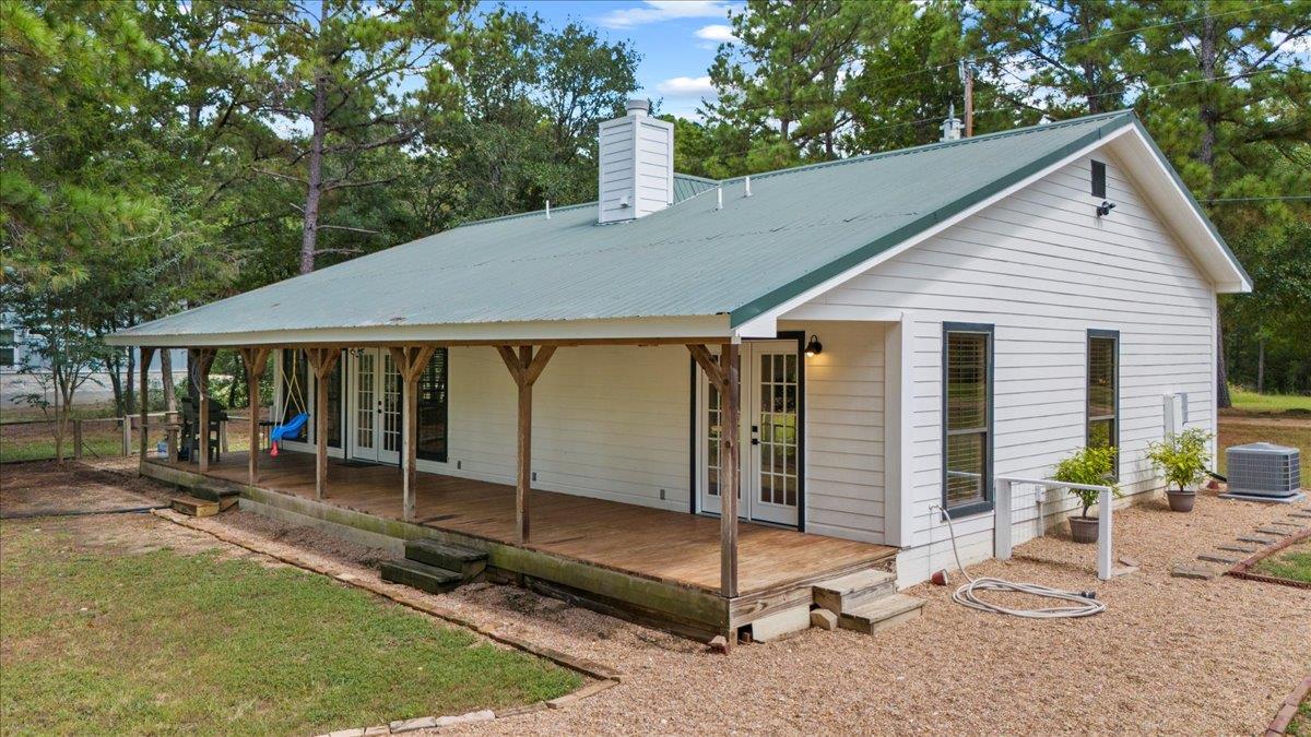 120 Lake Point Way, Bastrop, TX 78602