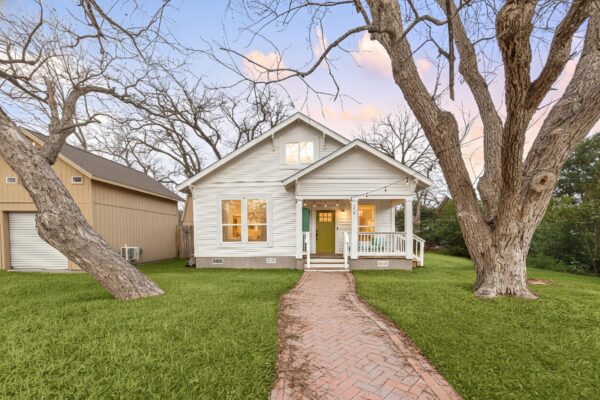 218 S Rio Grande St, Lockhart