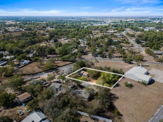 102 Masonic Dr, Elgin