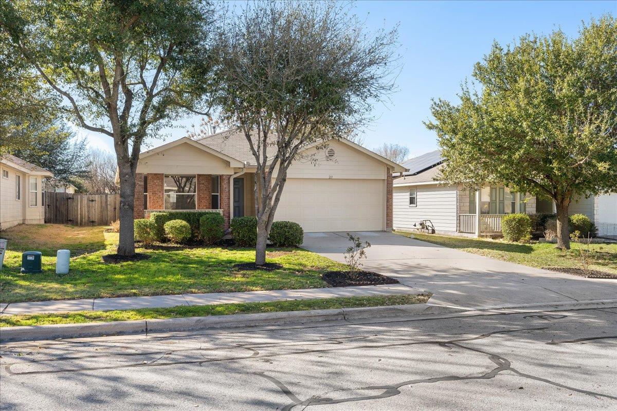 211 Tolcarne Dr, Hutto, TX 78634
