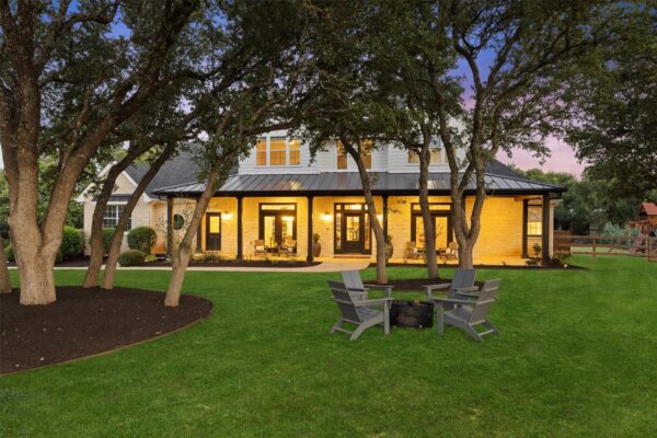 140 Vincas Shadow Ct, Driftwood