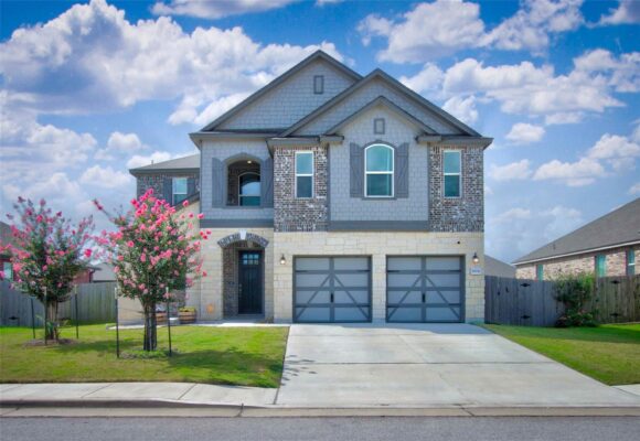 1604 Foxglove Dr, Lockhart
