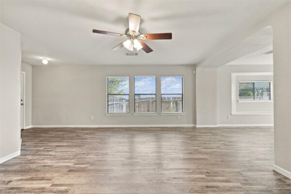1804 Candlelight Dr, Leander