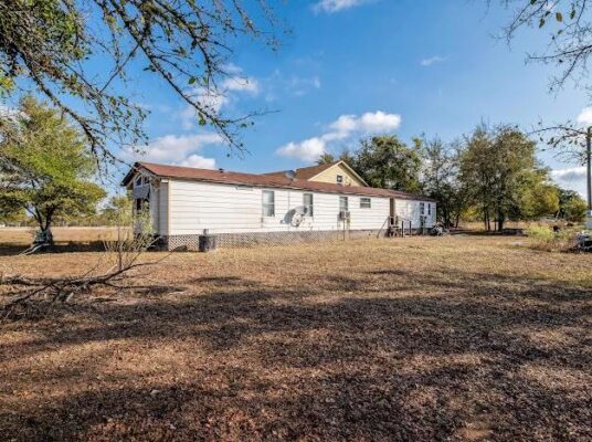 119 E Clearview Cemetery Rd, Bastrop