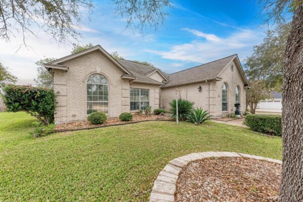 1610 Meadow Ln, Lockhart