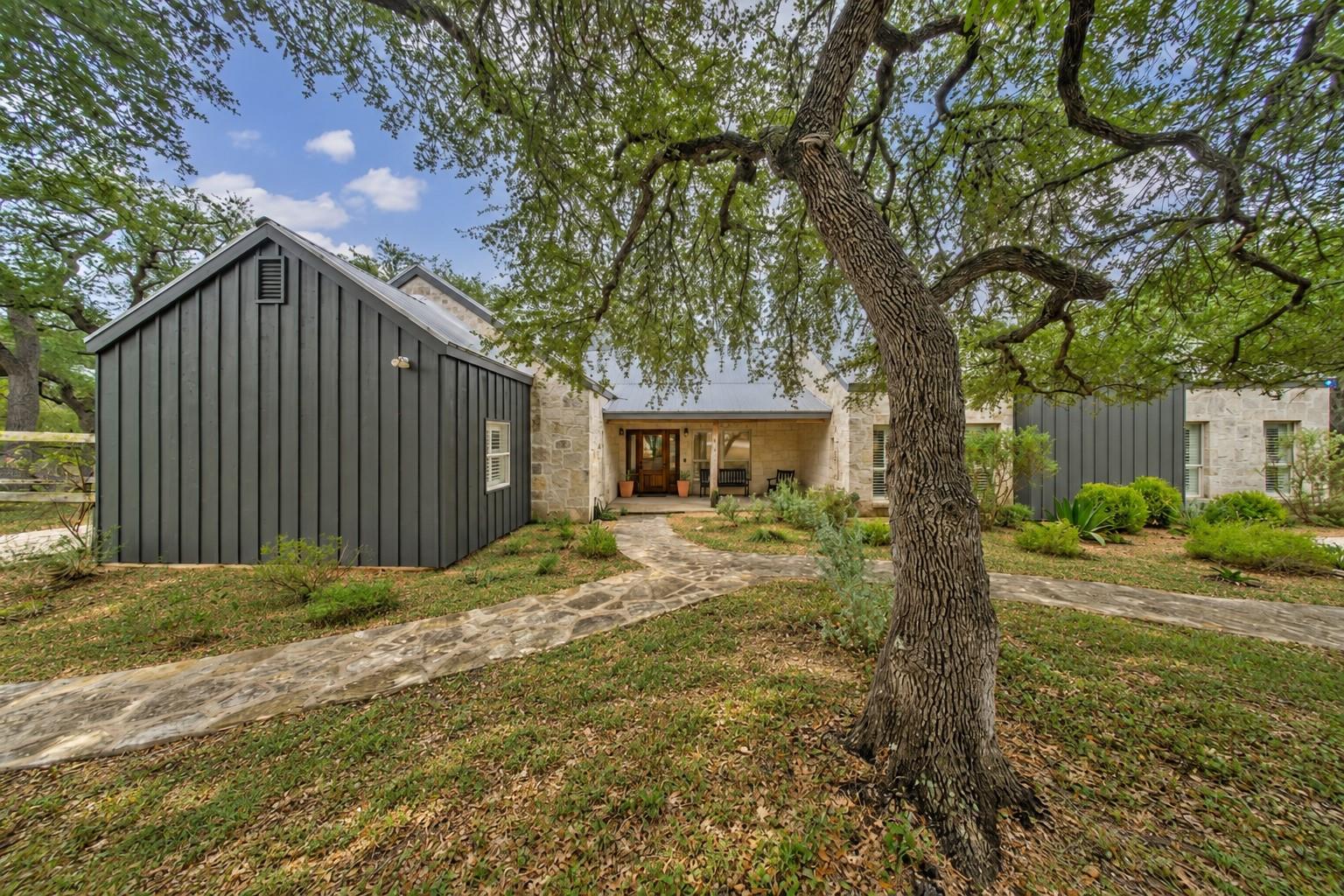 188 Broken Lance Dr, Dripping Springs, TX 78620