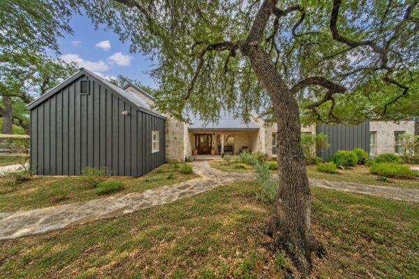 188 Broken Lance Dr, Dripping Springs