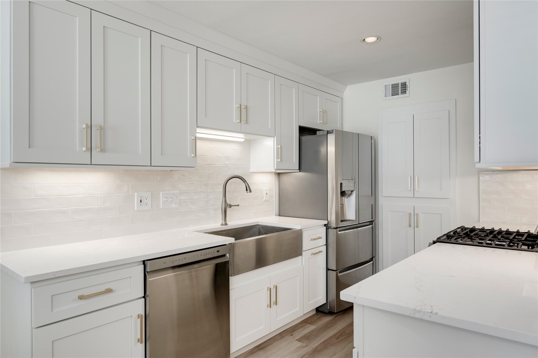 505 W 7th St #102, Austin, TX 78701