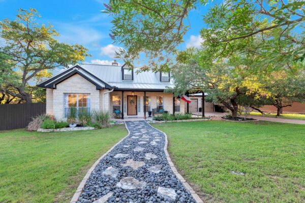 206 S Cowal Dr, Spicewood