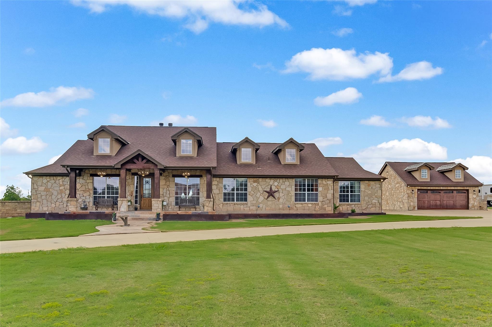 106 Deep Lake Dr, Liberty Hill, TX 78642
