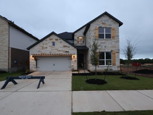 908 Purmela St, Leander