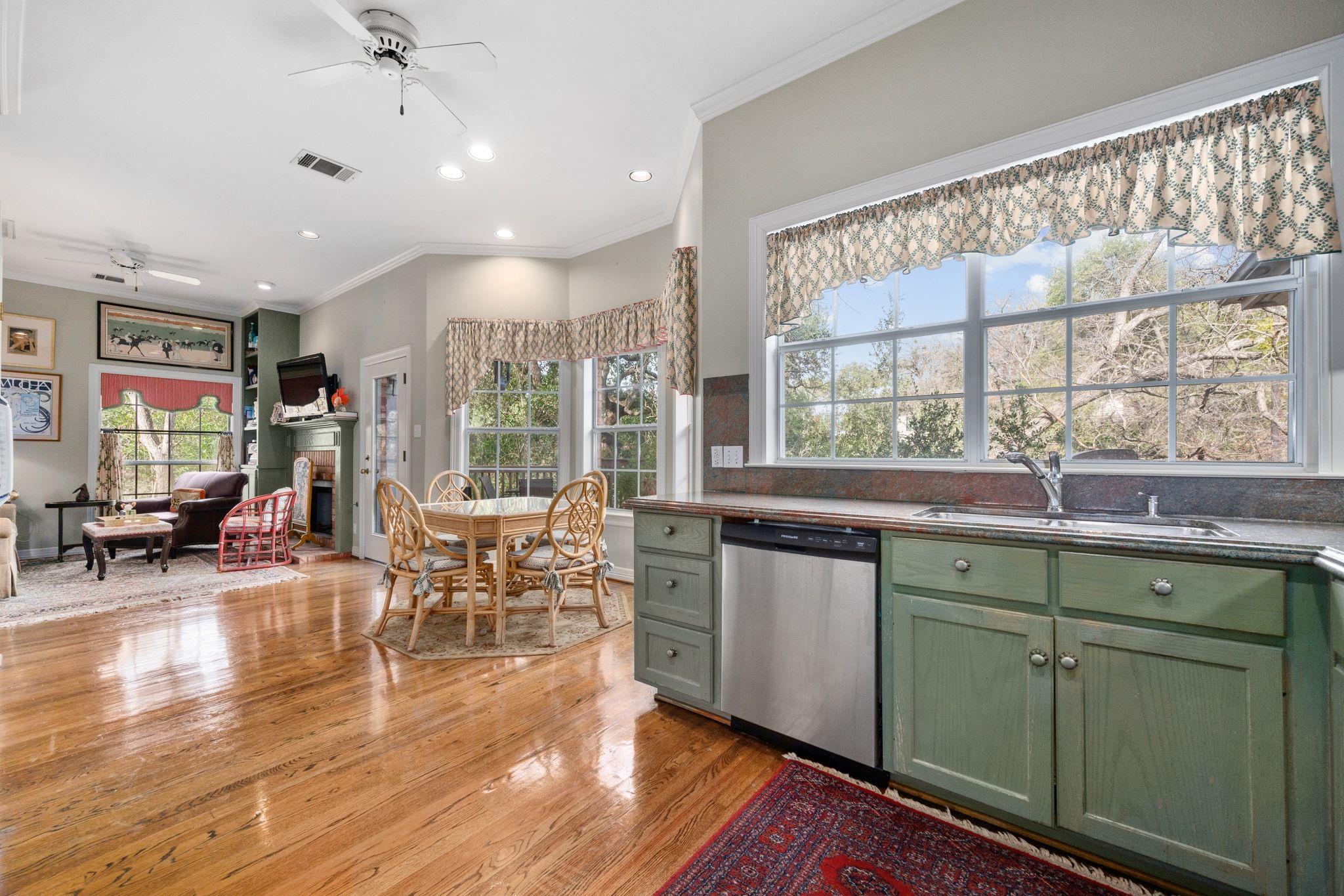 2716 Hillview Green Ln, Austin, TX 78703