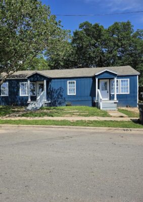 103 N Rhomberg St, Burnet