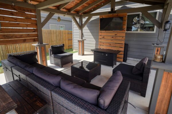 205 Driftwood Ln, Bastrop