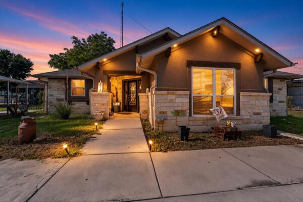 343 E Jackson St, Bartlett