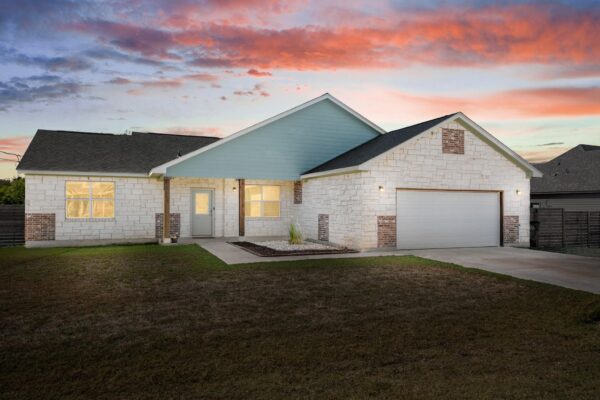 125 Naalehu Ct, Bastrop